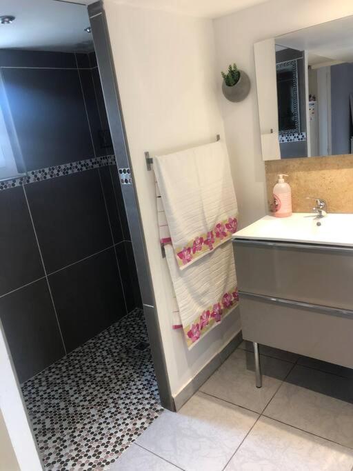 Villa Climatise Avec Piscine Et Jacuzzi 카르팡트라 외부 사진
