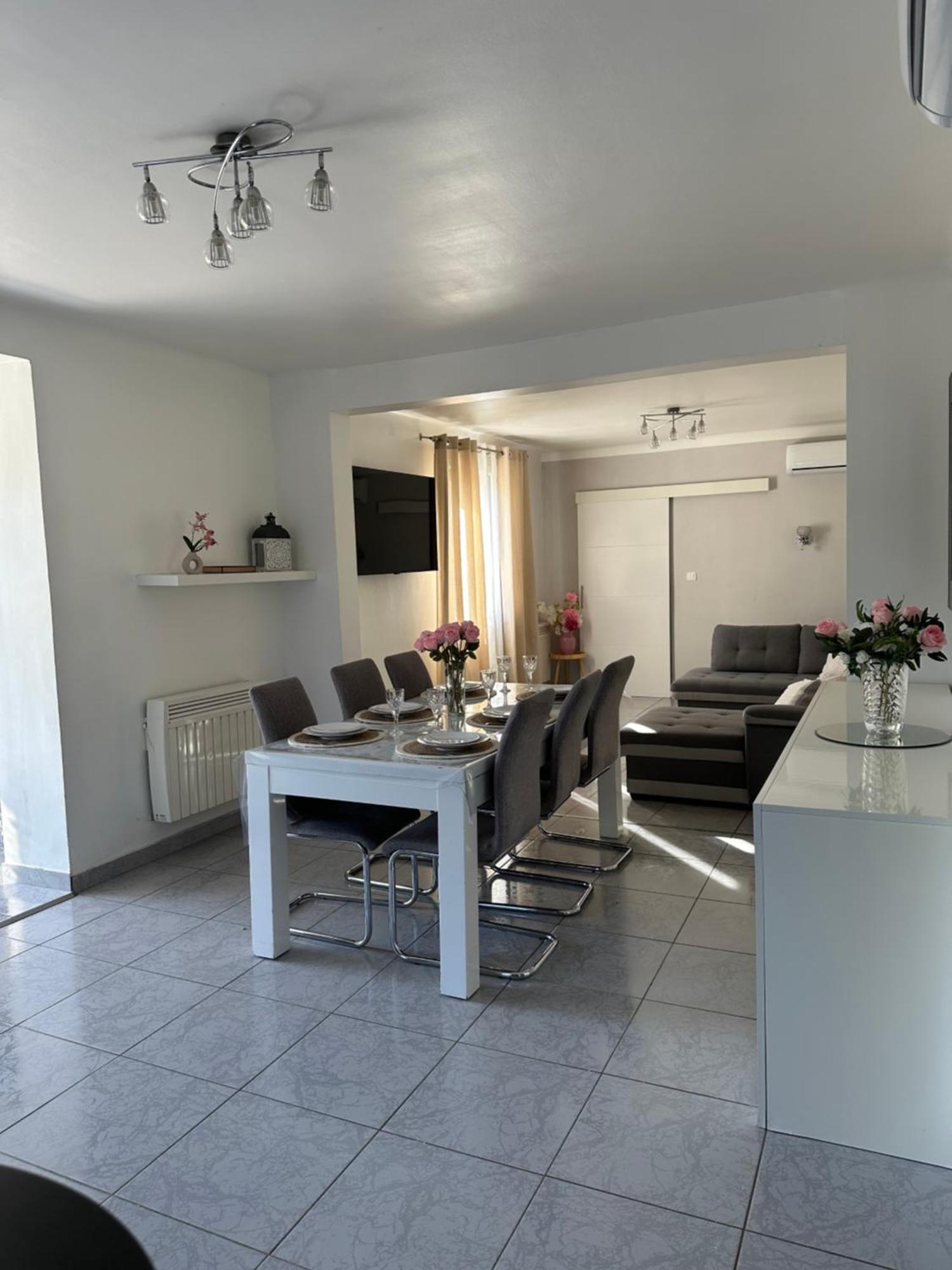 Villa Climatise Avec Piscine Et Jacuzzi 카르팡트라 외부 사진