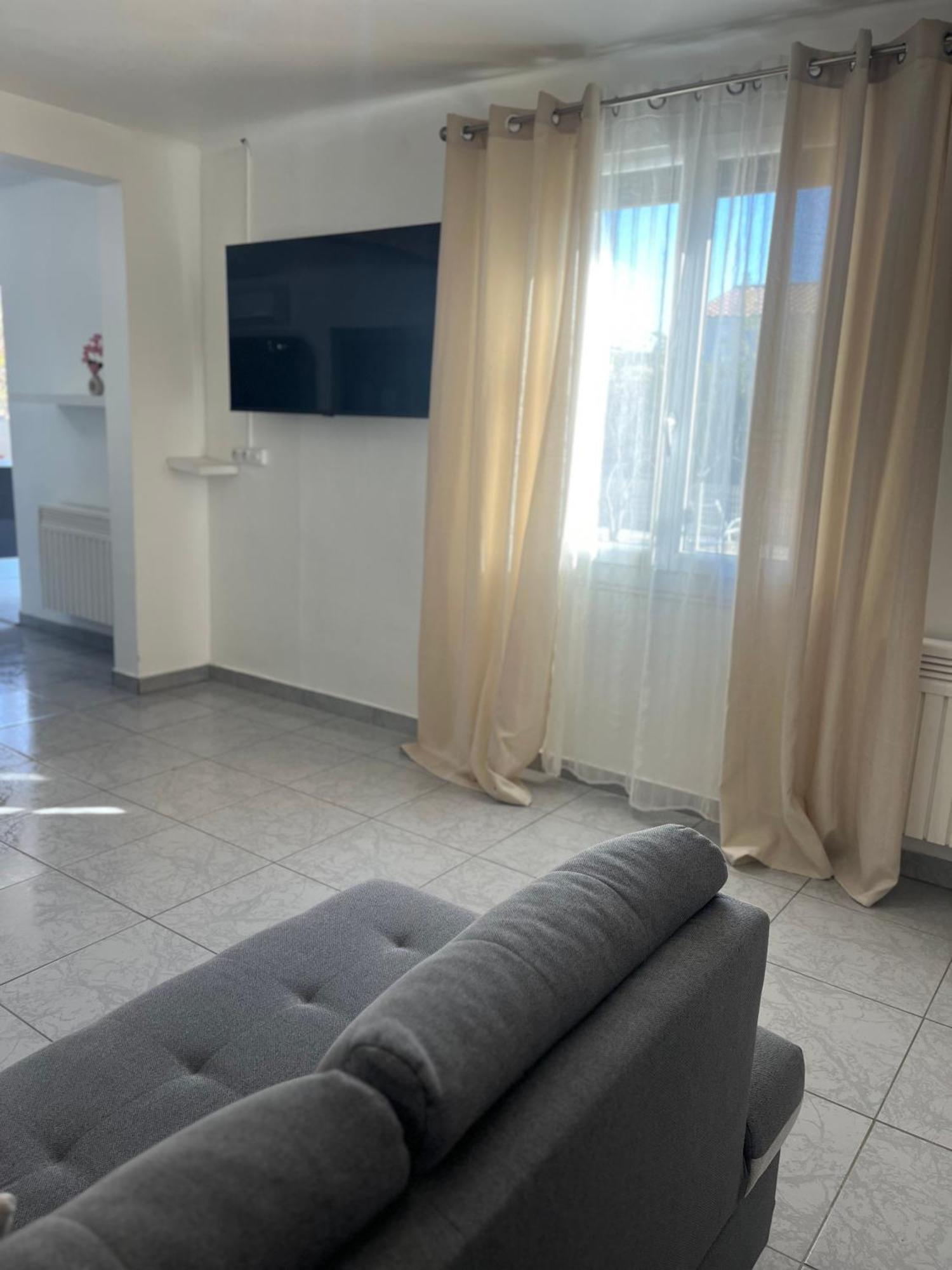 Villa Climatise Avec Piscine Et Jacuzzi 카르팡트라 외부 사진
